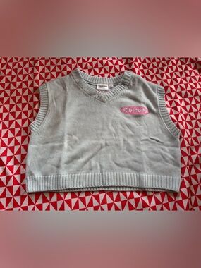 Women’s medium oversized knit clueless vest